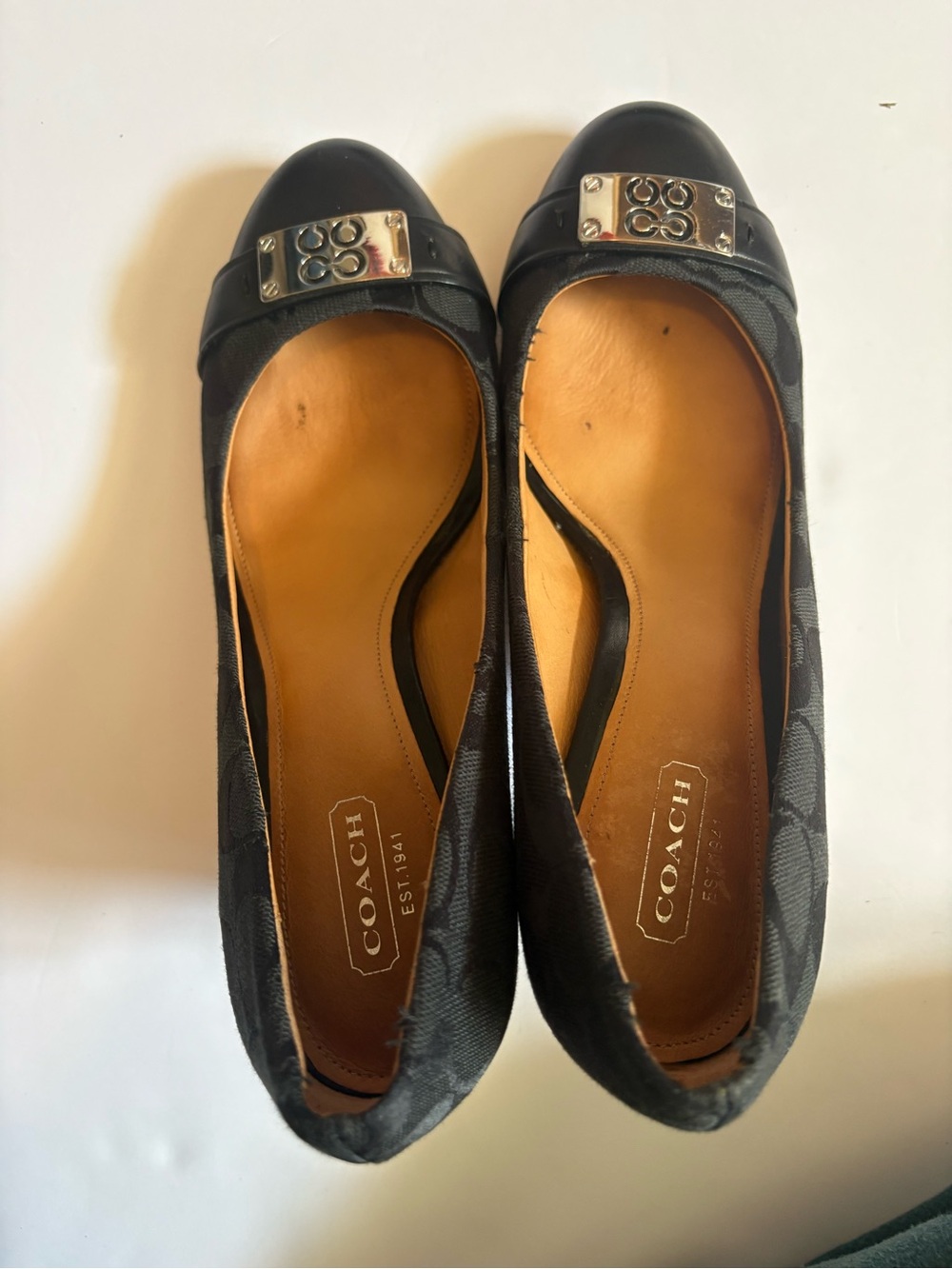 Coach Whitney Black Monogram Canvas & Leather Buckle Plaque Pumps Heels Sz 8. - Picture 10 of 11